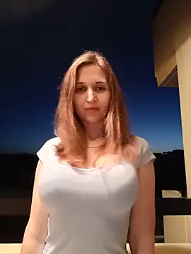 Snapshot of irresistibelle chatting on 05/19/26, 01:56 irresistibelle online show from 05/19/26, 01:56