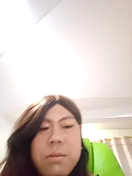 Snapshot of swzl0 chatting on 04/25/26, 01:52 swzl0 online show from 04/25/26, 01:52