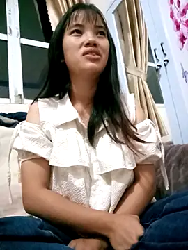 LucyBri01 online show from 04/18/26, 08:53