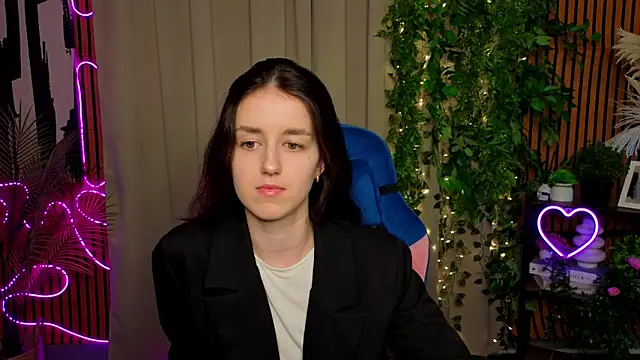 EmiliaDent online show from 04/19/26, 09:08