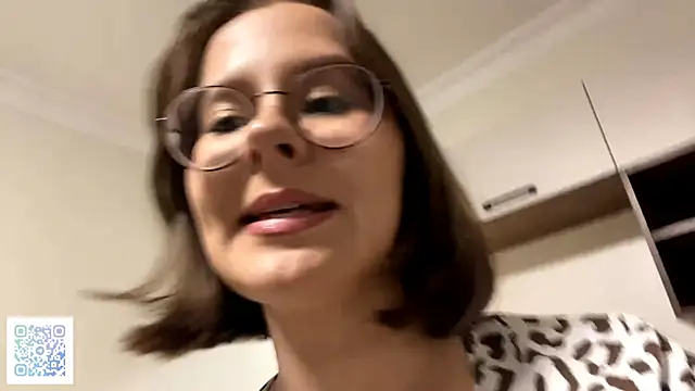 AlmaMitchell online show from 04/22/26, 05:14