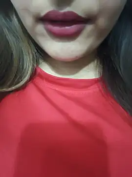 Tiiyaaa online show from 05/18/26, 08:09