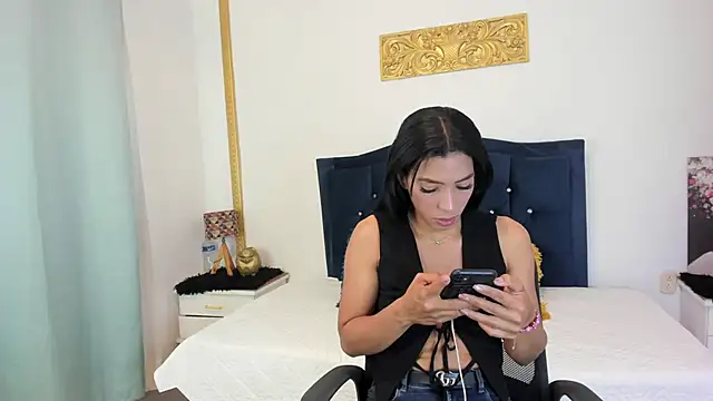 Snapshot of AmberKayleigh chatting on 06/20/26, 04:43 AmberKayleigh online show from 06/20/26, 04:43
