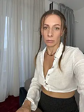 Mira Luna online show from 07/03/26, 05:52