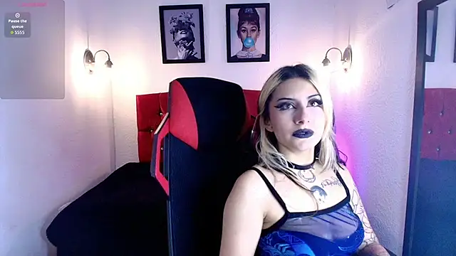 Snapshot of aliceinflames chatting on 05/04/26, 08:05 aliceinflames online show from 05/04/26, 08:05