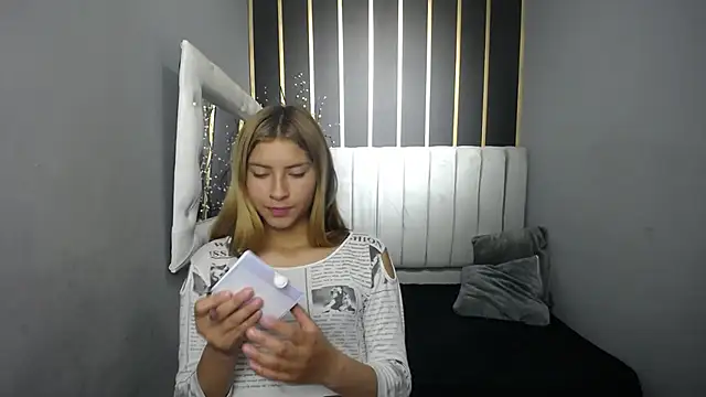 Snapshot of nancy_blonde chatting on 05/08/26, 12:43 nancy blonde online show from 05/08/26, 12:43