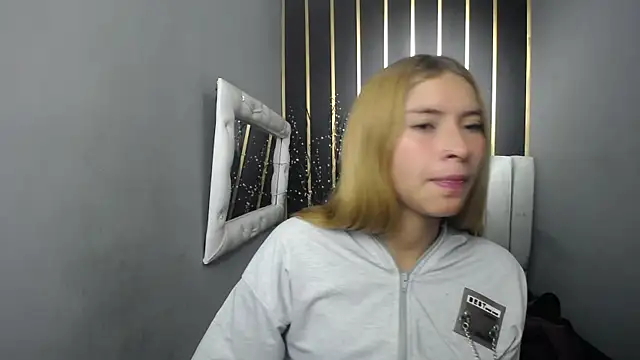 Snapshot of nancy_blonde chatting on 05/21/26, 12:01 nancy blonde online show from 05/21/26, 12:01