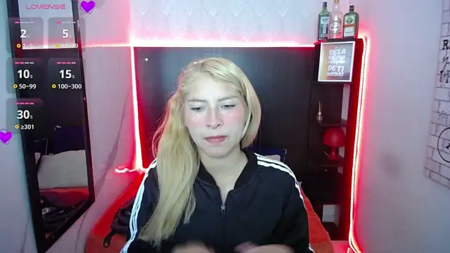 Snapshot of nancy_blonde chatting on 06/27/26, 01:06 nancy blonde online show from 06/27/26, 01:06
