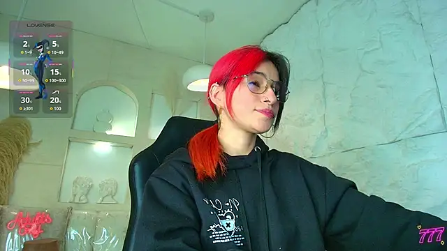 Moon Red r online show from 04/21/26, 07:39