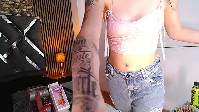 Veronica Lodge7 online show from 04/22/26, 03:09