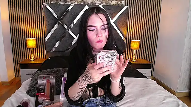 Veronica Lodge7 online show from 04/23/26, 03:08