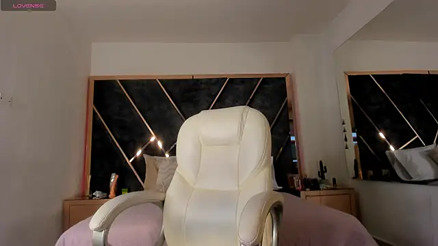 MadeleinBunny online show from 04/24/26, 03:42