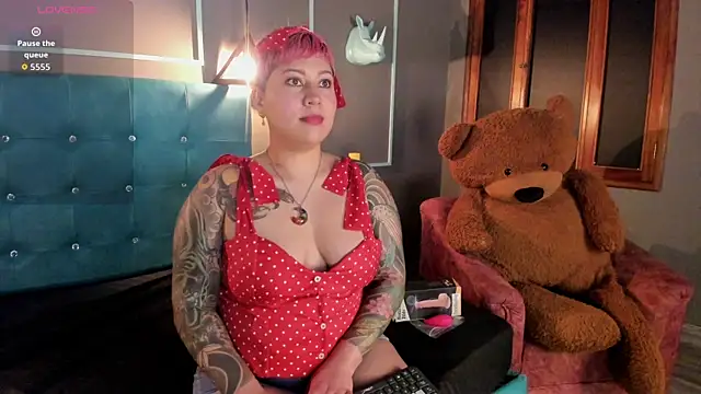 Anna surrender pinup online show from 04/22/26, 10:33