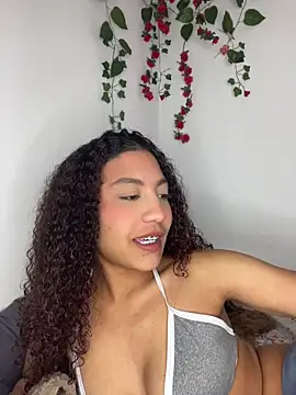 Snapshot of Daphnne_Curly chatting on 05/15/26, 02:29 Daphnne Curly online show from 05/15/26, 02:29