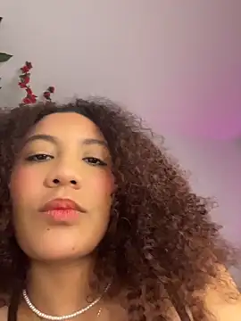 Snapshot of Daphnne_Curly chatting on 05/27/26, 12:02 Daphnne Curly online show from 05/27/26, 12:02
