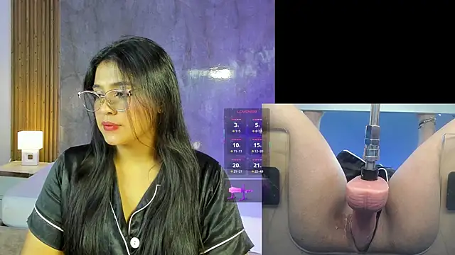 Snapshot of LuciaReid chatting on 05/08/26, 12:43 LuciaReid online show from 05/08/26, 12:43
