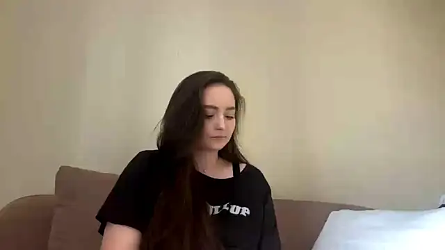 Emilly Cart online show from 04/22/26, 06:38