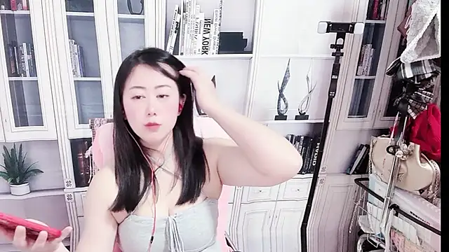 LXU9 online show from 05/11/26, 02:45