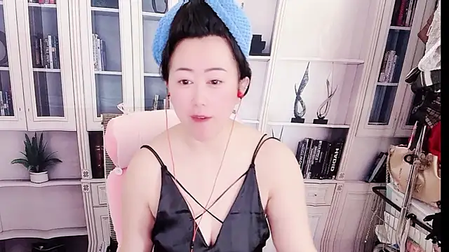 LXU9 online show from 05/13/26, 05:05