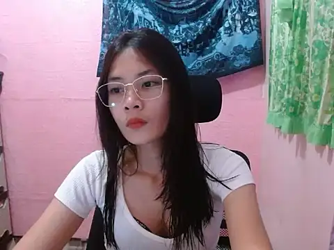 Snapshot of Sweetsexylady19 chatting on 05/06/26, 12:21 Sweetsexylady19 online show from 05/06/26, 12:21