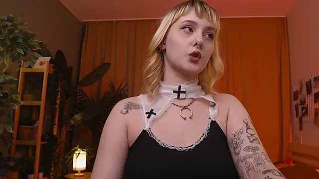 Emma Thomps online show from 05/11/26, 02:45