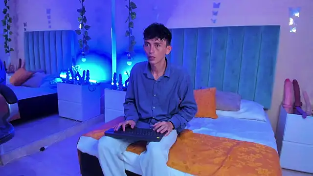 ARIANA CRI-X online show from 04/25/26, 12:30