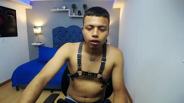 jacke stonne  online show from 04/22/26, 01:01