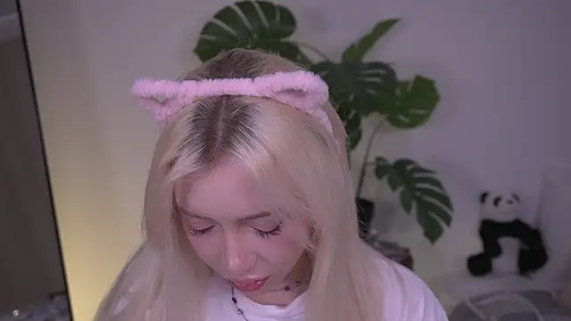 KitsuWaifu online show from 04/21/26, 02:34