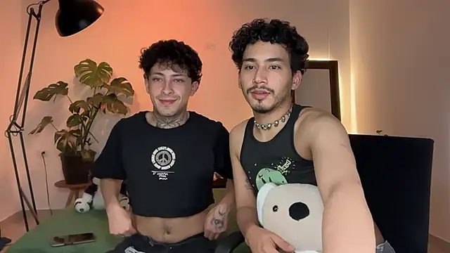 Snapshot of Noah_and_Steven chatting on 05/13/26, 01:14 Noah and Steven online show from 05/13/26, 01:14