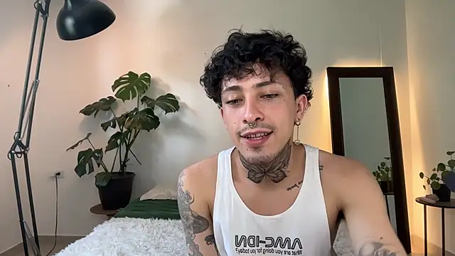 Snapshot of Noah_and_Steven chatting on 05/15/26, 06:37 Noah and Steven online show from 05/15/26, 06:37