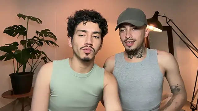 Snapshot of Noah_and_Steven chatting on 06/19/26, 02:32 Noah and Steven online show from 06/19/26, 02:32