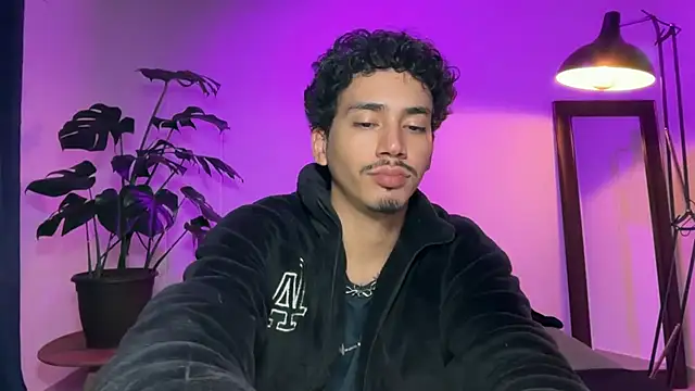 Snapshot of Noah_and_Steven chatting on 07/02/26, 03:18 Noah and Steven online show from 07/02/26, 03:18