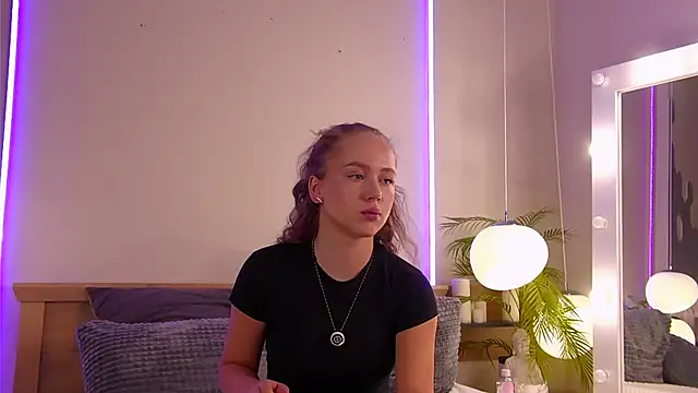 Emi Sterling online show from 04/22/26, 11:01