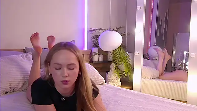 Emi Sterling online show from 04/25/26, 01:41