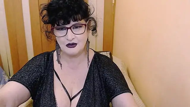 Snapshot of QuuenOfSin chatting on 02/02/25, 02:17 QuuenOfSin online show from 02/02/25, 02:17