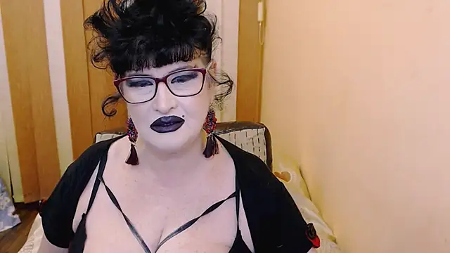 Snapshot of QuuenOfSin chatting on 02/05/25, 01:37 QuuenOfSin online show from 02/05/25, 01:37