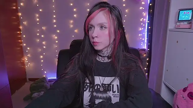 Snapshot of -VKatt chatting on 05/31/26, 03:04 -VKatt online show from 05/31/26, 03:04