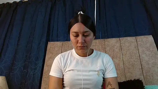 Snapshot of Sharon_BrownNasty chatting on 05/20/26, 02:01 Sharon BrownNasty online show from 05/20/26, 02:01