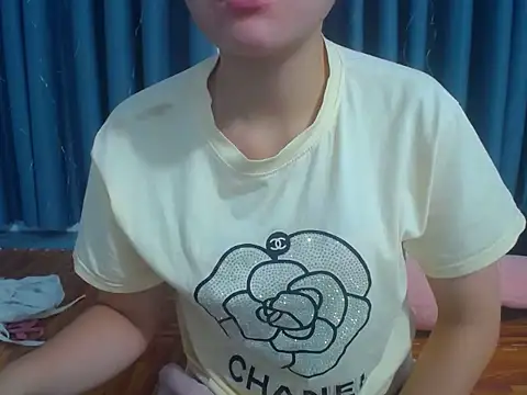 Snapshot of Mimi_200 chatting on 05/19/26, 02:07 Mimi 200 online show from 05/19/26, 02:07
