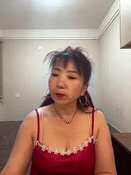 lucy-698 online show from 04/29/26, 01:37