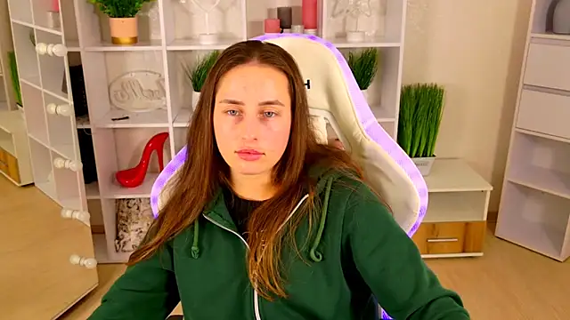 NadinnL online show from 05/14/26, 07:04