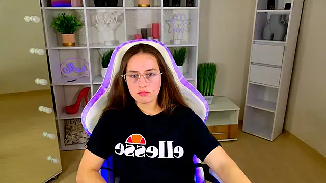 NadinnL online show from 05/21/26, 06:42
