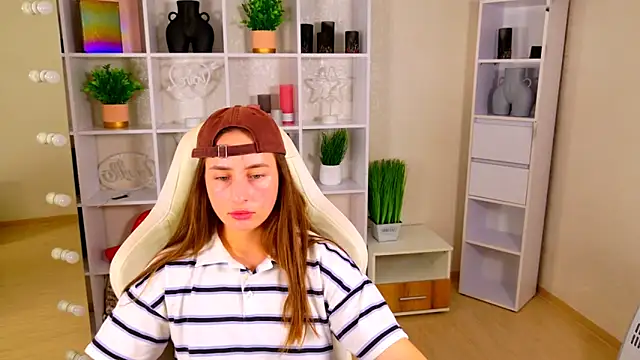 NadinnL online show from 05/24/26, 06:40