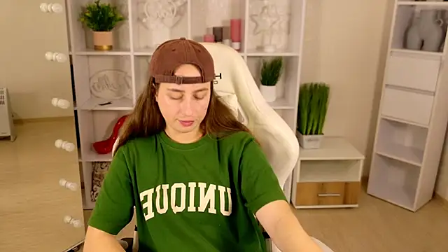 NadinnL online show from 05/31/26, 06:31