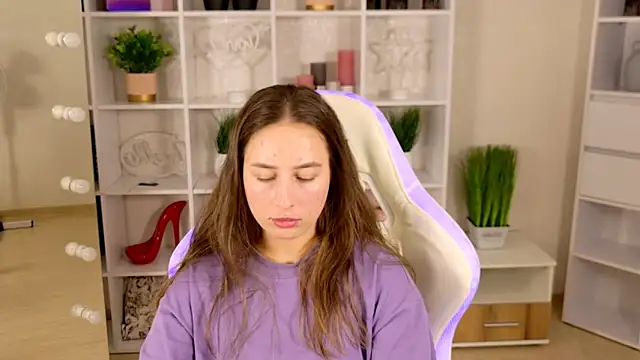 NadinnL online show from 06/09/26, 06:47