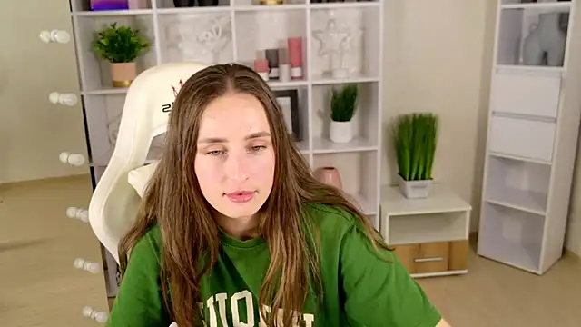 NadinnL online show from 06/10/26, 01:43