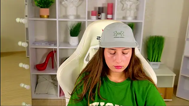 NadinnL online show from 07/07/26, 06:47