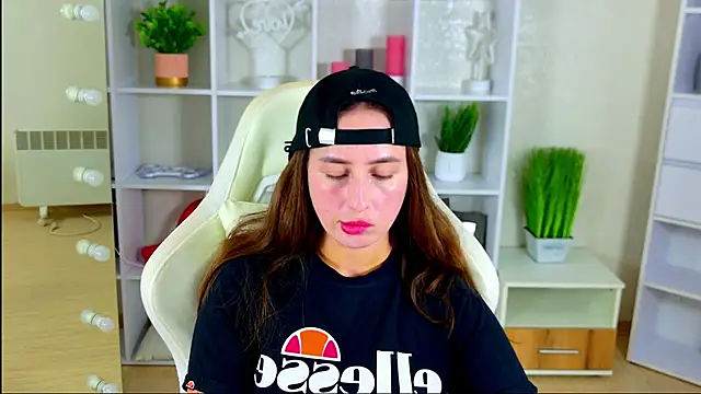 NadinnL online show from 07/19/26, 05:33