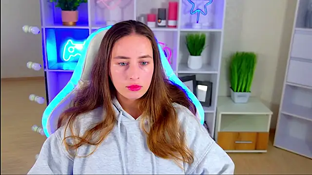 NadinnL online show from 07/23/26, 05:38