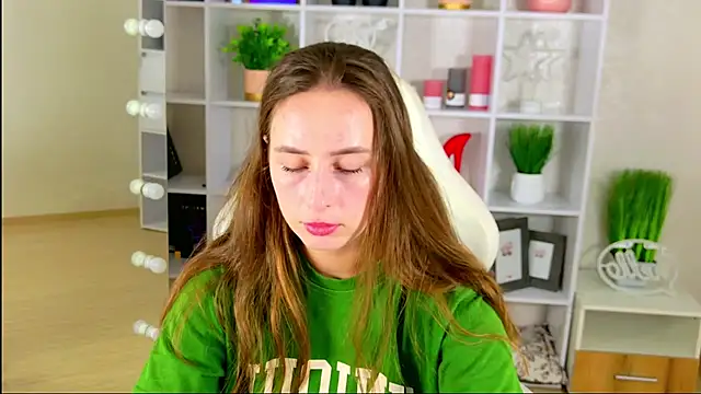 NadinnL online show from 08/02/26, 05:39